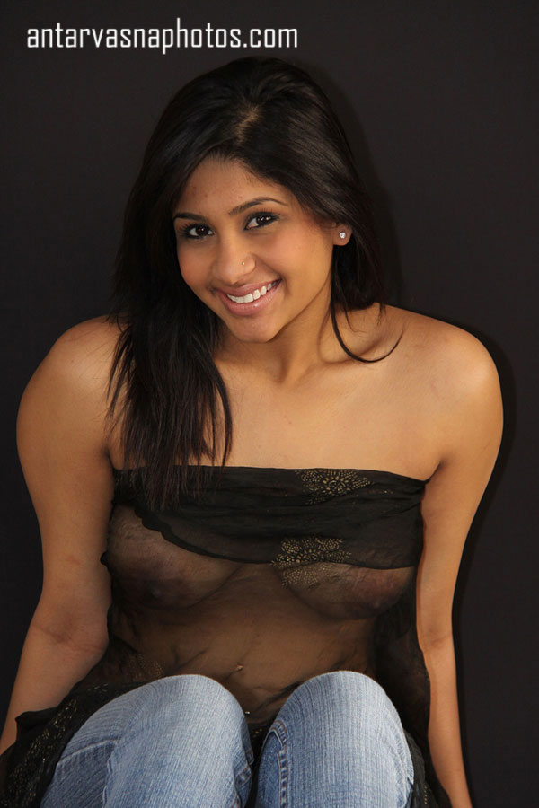 https://pub-5fcdf72a54cd4edbb03ec3edaa415a42.r2.dev/nakedleaks/captivating_images_of_vidhya's_stunning_bosom/6.jpg