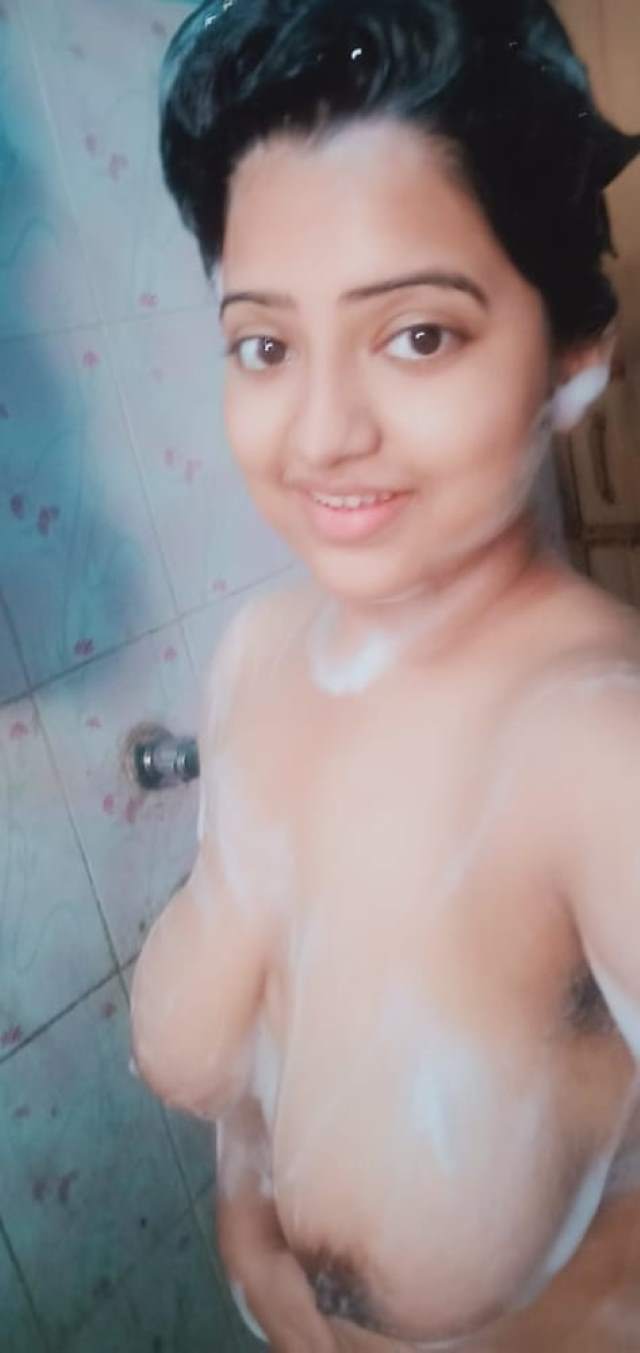 https://pub-5fcdf72a54cd4edbb03ec3edaa415a42.r2.dev/nakedleaks/captivating_indian_teen's_nude_photos_in_the_shower/1.jpg
