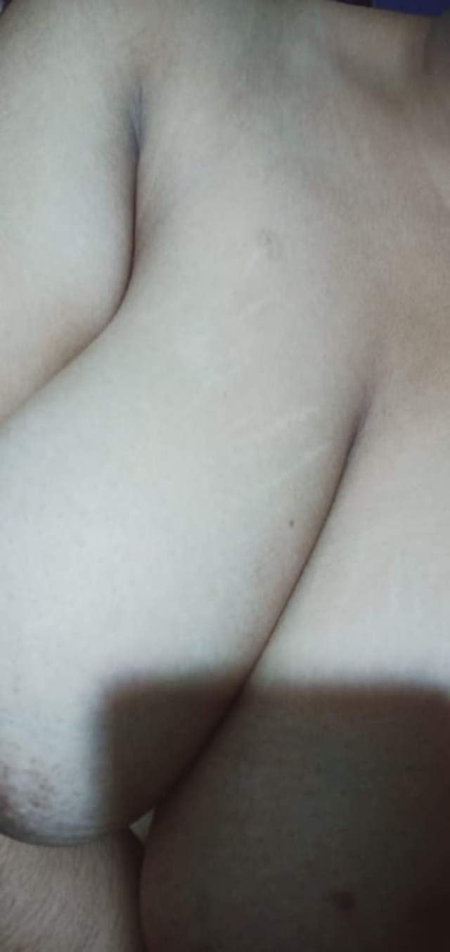 https://pub-5fcdf72a54cd4edbb03ec3edaa415a42.r2.dev/nakedleaks/captivating_indian_teen's_nude_photos_in_the_shower/17.jpg