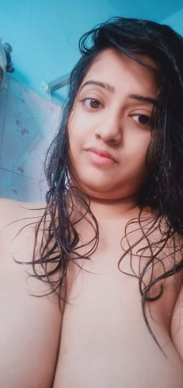 https://pub-5fcdf72a54cd4edbb03ec3edaa415a42.r2.dev/nakedleaks/captivating_indian_teen's_nude_photos_in_the_shower/2.jpg