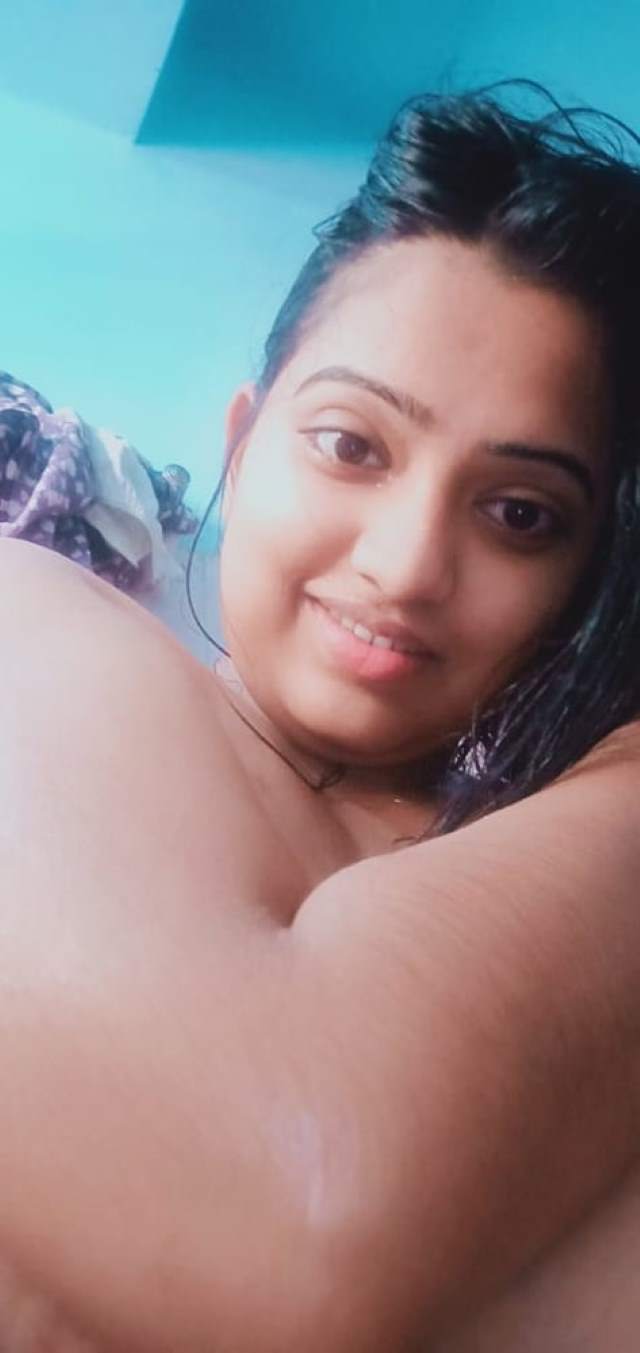 https://pub-5fcdf72a54cd4edbb03ec3edaa415a42.r2.dev/nakedleaks/captivating_indian_teen's_nude_photos_in_the_shower/20.jpg