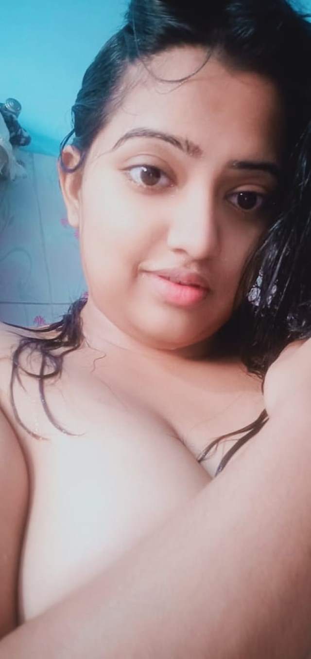 https://pub-5fcdf72a54cd4edbb03ec3edaa415a42.r2.dev/nakedleaks/captivating_indian_teen's_nude_photos_in_the_shower/3.jpg
