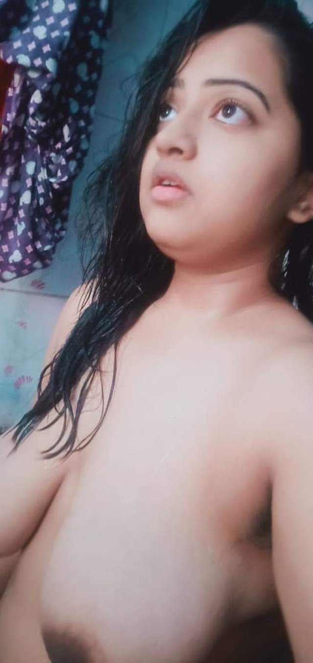 https://pub-5fcdf72a54cd4edbb03ec3edaa415a42.r2.dev/nakedleaks/captivating_indian_teen's_nude_photos_in_the_shower/7.jpg