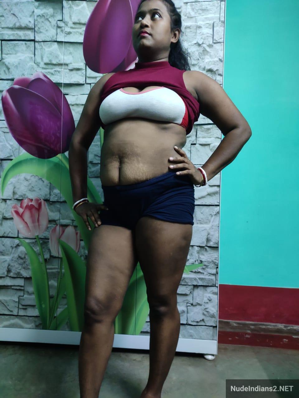 https://pub-5fcdf72a54cd4edbb03ec3edaa415a42.r2.dev/nakedleaks/captivating_kolkata_bengali_boudi_simraan_poses_seductively_in_stylish_attire/2.jpg