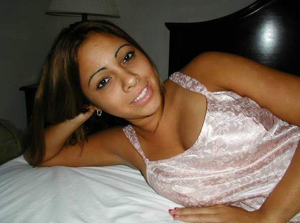 https://pub-5fcdf72a54cd4edbb03ec3edaa415a42.r2.dev/nakedleaks/captivating_malyali_bhabhi_in_a_seductive_posture/0.jpg