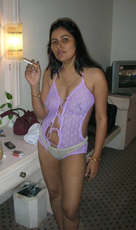 https://pub-5fcdf72a54cd4edbb03ec3edaa415a42.r2.dev/nakedleaks/captivating_malyali_bhabhi_in_a_seductive_posture/4.jpg