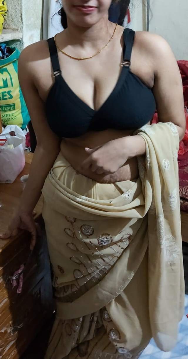 https://pub-5fcdf72a54cd4edbb03ec3edaa415a42.r2.dev/nakedleaks/captivating_marathi_aunt's_erotic_images/0.jpg