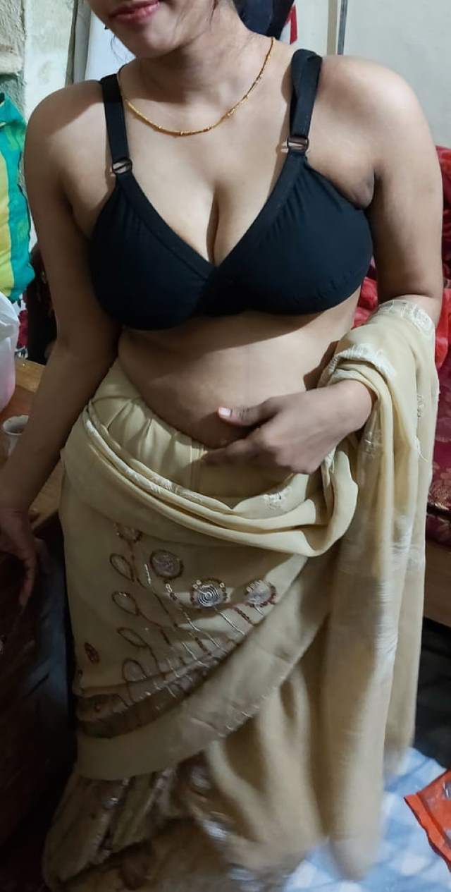 https://pub-5fcdf72a54cd4edbb03ec3edaa415a42.r2.dev/nakedleaks/captivating_marathi_aunt's_erotic_images/1.jpg