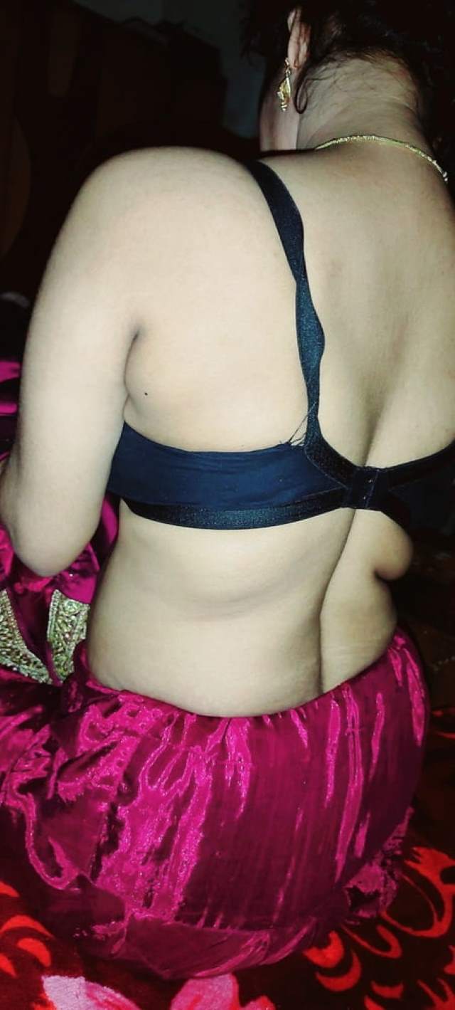 https://pub-5fcdf72a54cd4edbb03ec3edaa415a42.r2.dev/nakedleaks/captivating_marathi_aunt's_erotic_images/8.jpg