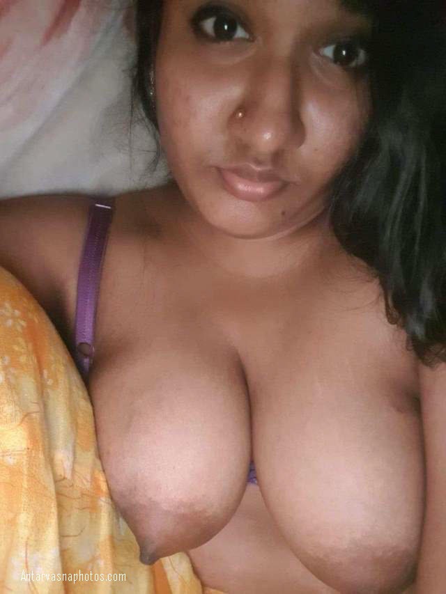https://pub-5fcdf72a54cd4edbb03ec3edaa415a42.r2.dev/nakedleaks/captivating_photos_of_bangladeshi_girl's_exposed_assets/2.jpg