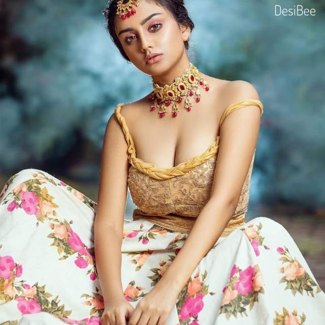 https://pub-5fcdf72a54cd4edbb03ec3edaa415a42.r2.dev/nakedleaks/captivating_pictures_of_a_plump_butt_in_saree/0.jpg