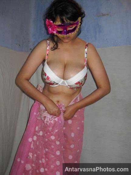 https://pub-5fcdf72a54cd4edbb03ec3edaa415a42.r2.dev/nakedleaks/captivating_pose_in_savita_bhabhi's_pink_attire/0.jpg