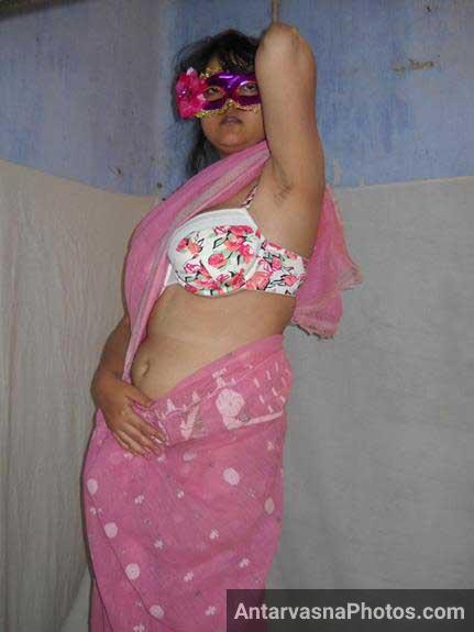 https://pub-5fcdf72a54cd4edbb03ec3edaa415a42.r2.dev/nakedleaks/captivating_pose_in_savita_bhabhi's_pink_attire/4.jpg