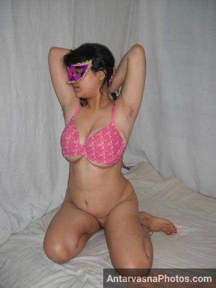 https://pub-5fcdf72a54cd4edbb03ec3edaa415a42.r2.dev/nakedleaks/captivating_pose_in_savita_bhabhi's_pink_attire/6.jpg