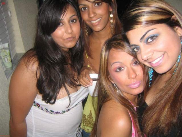 https://pub-5fcdf72a54cd4edbb03ec3edaa415a42.r2.dev/nakedleaks/captivating_self-portraits_of_desi_bhabhi's_ample_assets/3.jpg