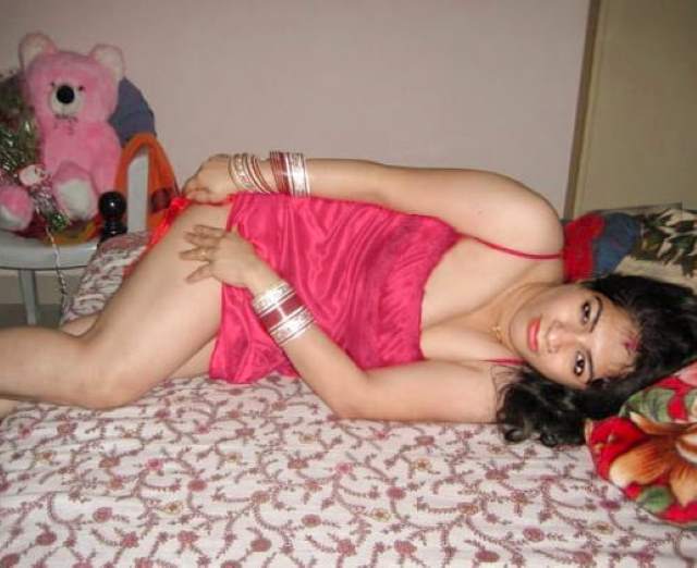 https://pub-5fcdf72a54cd4edbb03ec3edaa415a42.r2.dev/nakedleaks/capturing_hot_photos_before_bhabhi's_first_intimate_encounter/0.jpg