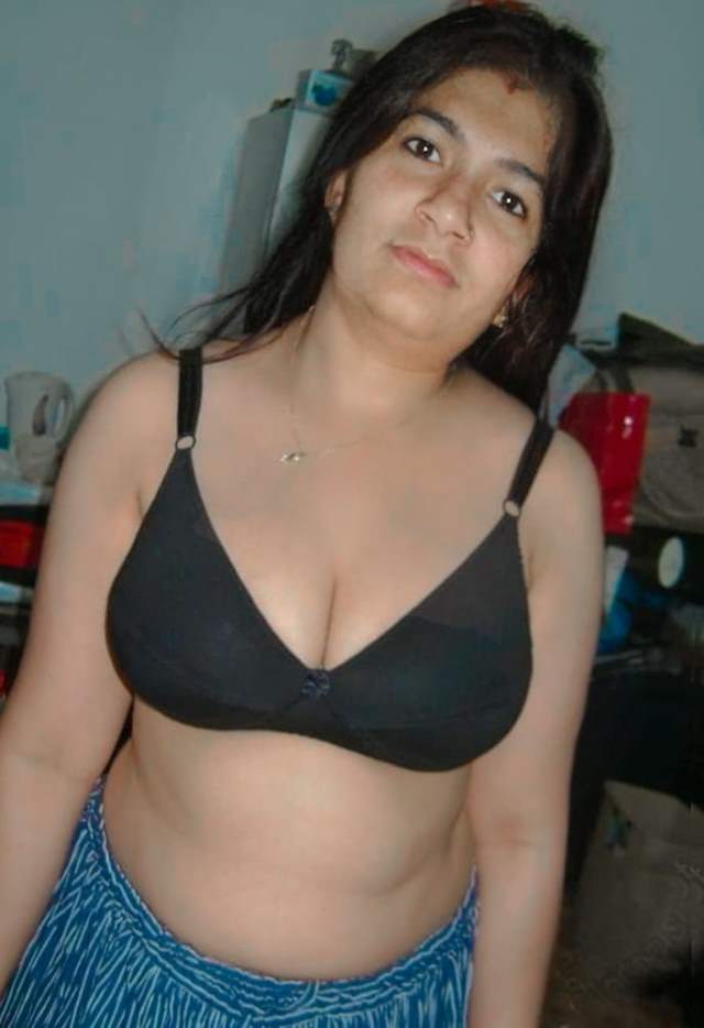 https://pub-5fcdf72a54cd4edbb03ec3edaa415a42.r2.dev/nakedleaks/capturing_hot_photos_before_bhabhi's_first_intimate_encounter/4.jpg