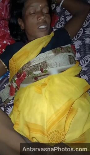 https://pub-5fcdf72a54cd4edbb03ec3edaa415a42.r2.dev/nakedleaks/capturing_images_of_village_auntie_for_kyc_verification/1.jpg