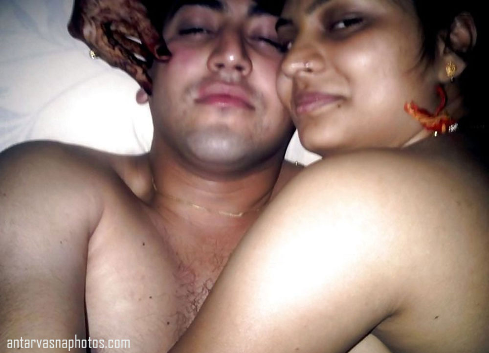 https://pub-5fcdf72a54cd4edbb03ec3edaa415a42.r2.dev/nakedleaks/capturing_memorable_moments_of_an_indian_married_couple/3.jpg