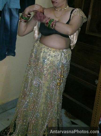 Celebrating Navratri - Sensational photos of Gujarati woman in traditional attire