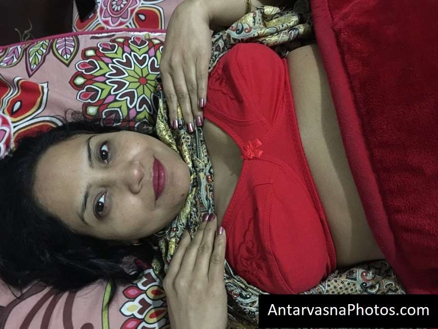 https://pub-5fcdf72a54cd4edbb03ec3edaa415a42.r2.dev/nakedleaks/chachi's_naughty_photos_with_nephew_-_desi_porn_collection/0.jpg