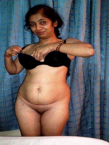 https://pub-5fcdf72a54cd4edbb03ec3edaa415a42.r2.dev/nakedleaks/chachi's_scandalous_naked_pictures/0.jpg