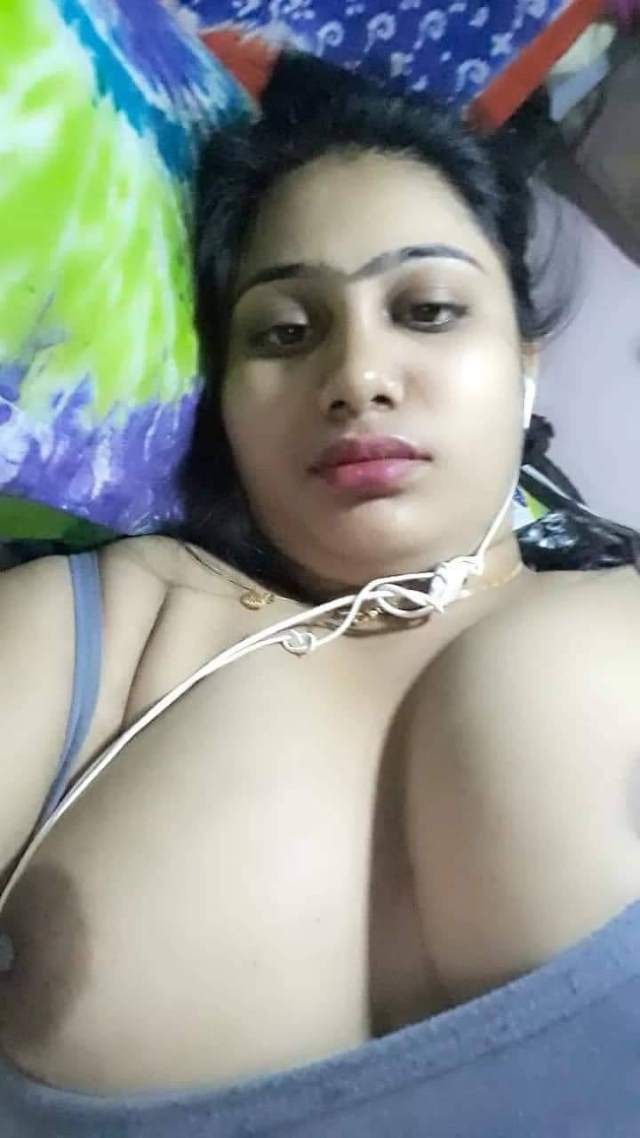https://pub-5fcdf72a54cd4edbb03ec3edaa415a42.r2.dev/nakedleaks/collection_of_indian_aunties'_intimate_pictures/10.jpg