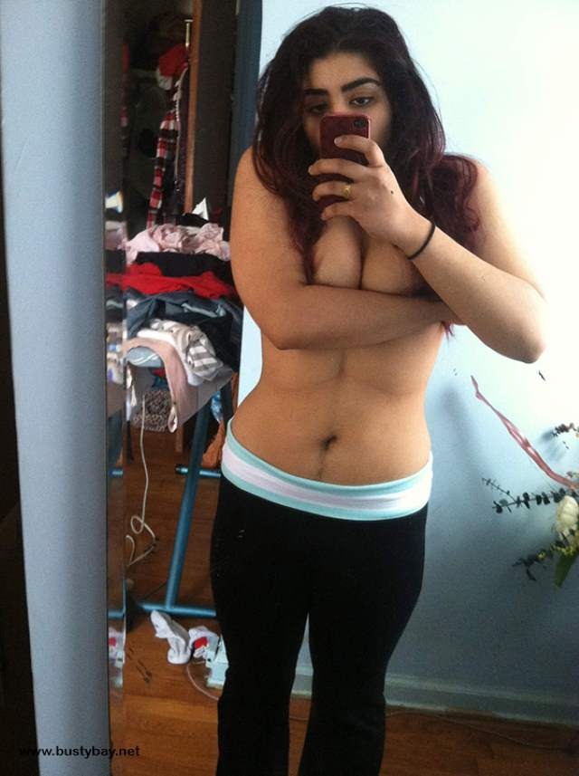 https://pub-5fcdf72a54cd4edbb03ec3edaa415a42.r2.dev/nakedleaks/collection_of_indian_aunties'_intimate_pictures/15.jpg