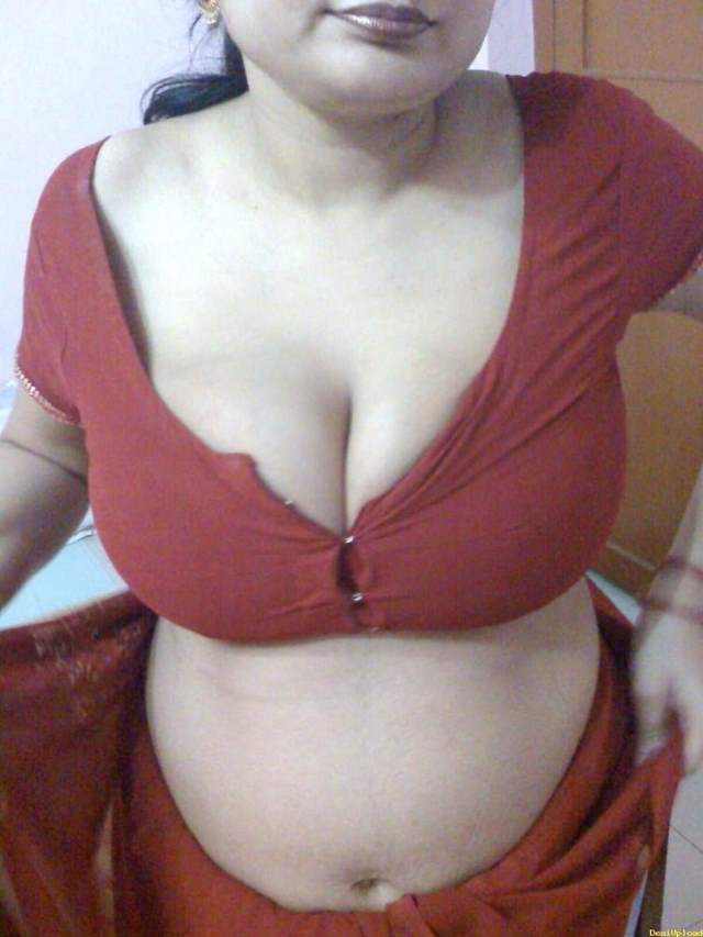 https://pub-5fcdf72a54cd4edbb03ec3edaa415a42.r2.dev/nakedleaks/collection_of_indian_aunties'_intimate_pictures/23.jpg