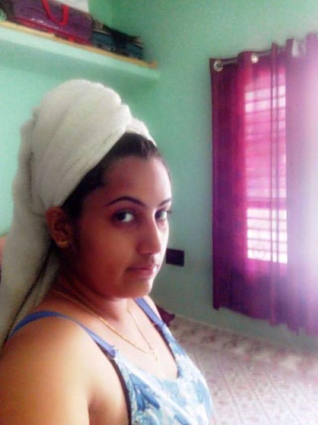 https://pub-5fcdf72a54cd4edbb03ec3edaa415a42.r2.dev/nakedleaks/collection_of_indian_aunties'_intimate_pictures/5.jpg