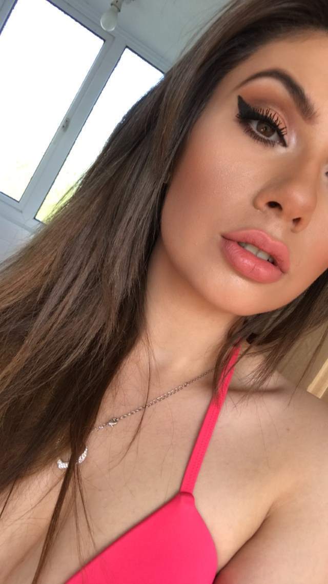 https://pub-5fcdf72a54cd4edbb03ec3edaa415a42.r2.dev/nakedleaks/collection_of_nude_selfies_by_a_hot_delhi_girl/23.jpg