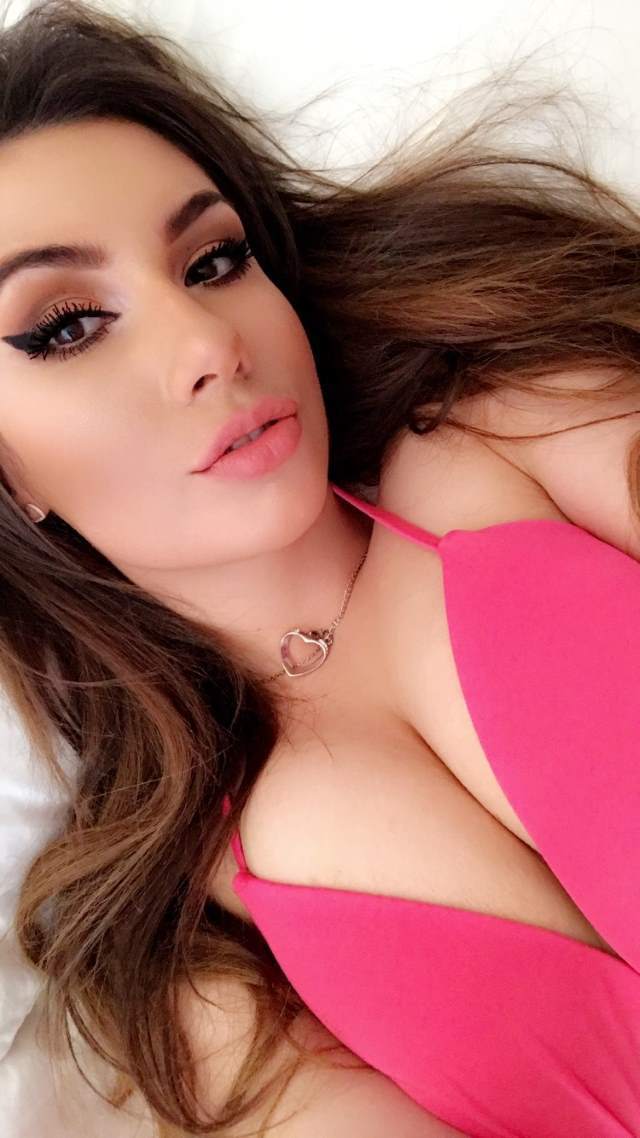 https://pub-5fcdf72a54cd4edbb03ec3edaa415a42.r2.dev/nakedleaks/collection_of_nude_selfies_by_a_hot_delhi_girl/27.jpg