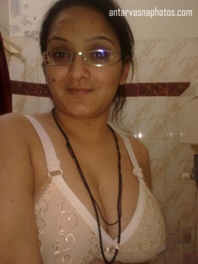 College girlfriend reveals her desi breasts
