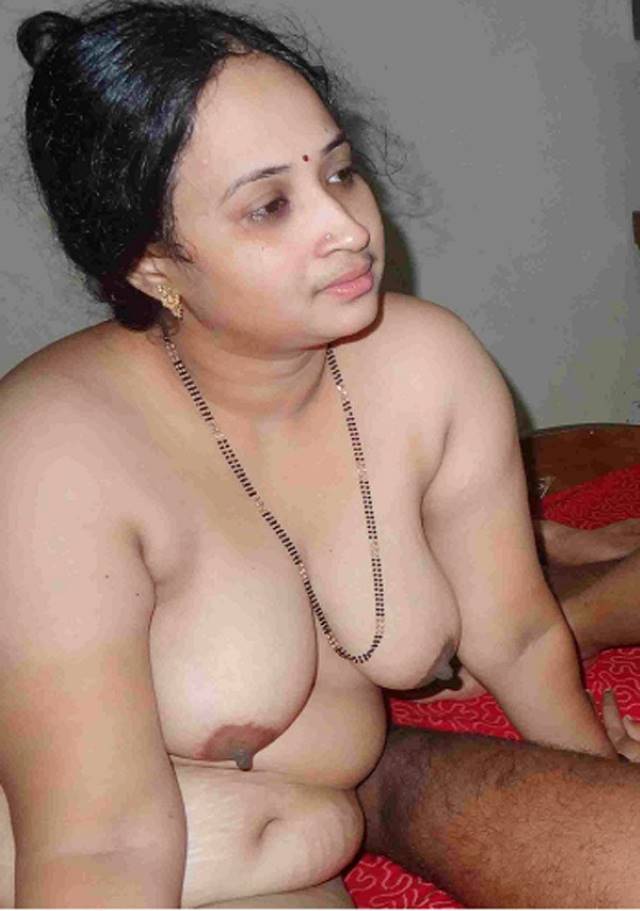 https://pub-5fcdf72a54cd4edbb03ec3edaa415a42.r2.dev/nakedleaks/compilation_of_30+_provocative_images_of_indian_aunts/25.jpg