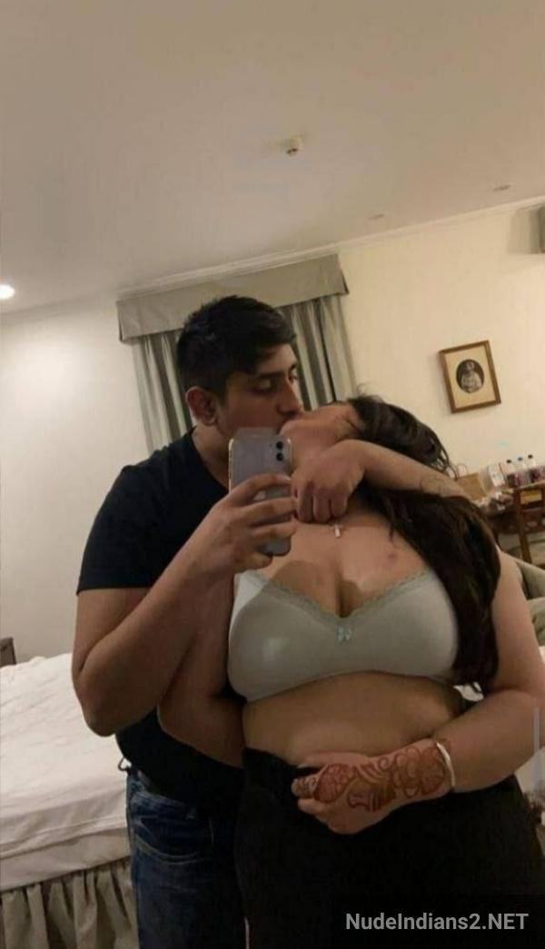 https://pub-5fcdf72a54cd4edbb03ec3edaa415a42.r2.dev/nakedleaks/compilation_of_tamil_aunties_reveling_in_illicit_romances/15.jpg