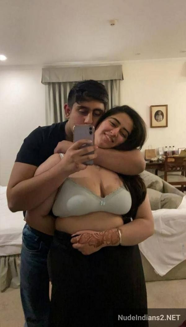 https://pub-5fcdf72a54cd4edbb03ec3edaa415a42.r2.dev/nakedleaks/compilation_of_tamil_aunties_reveling_in_illicit_romances/26.jpg