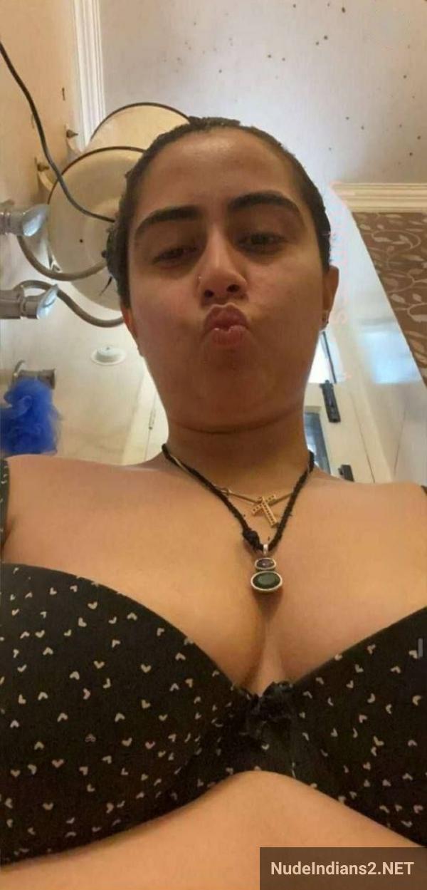 https://pub-5fcdf72a54cd4edbb03ec3edaa415a42.r2.dev/nakedleaks/compilation_of_tamil_aunties_reveling_in_illicit_romances/38.jpg