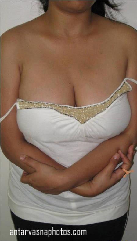 https://pub-5fcdf72a54cd4edbb03ec3edaa415a42.r2.dev/nakedleaks/curvy_aunty_khusbu's_photos/3.jpg