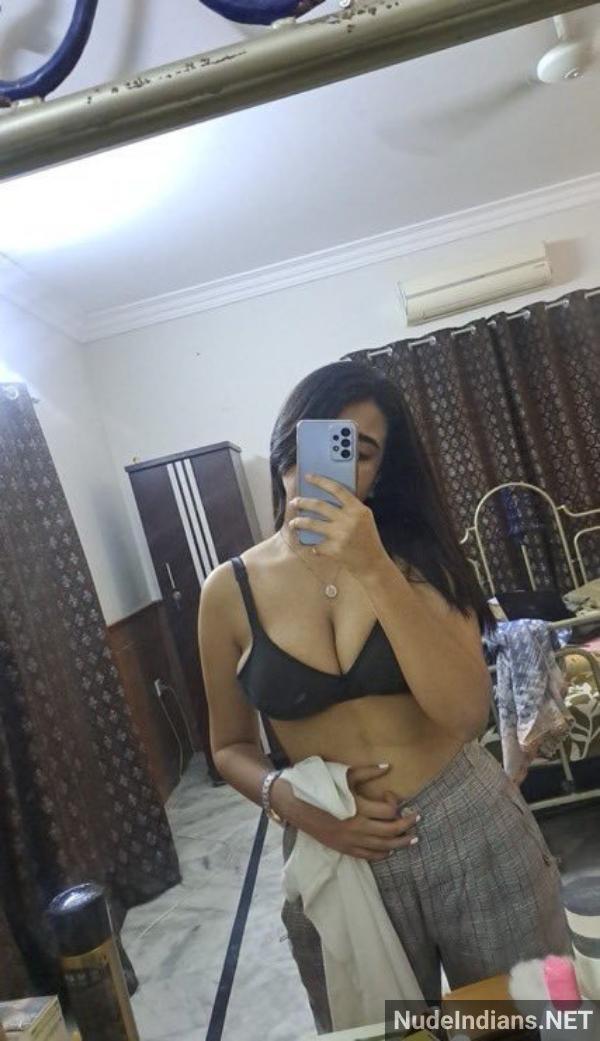 https://pub-5fcdf72a54cd4edbb03ec3edaa415a42.r2.dev/nakedleaks/curvy_girl_in_new_delhi_flaunts_ample_bosom_in_sizzling_attire/11.jpg