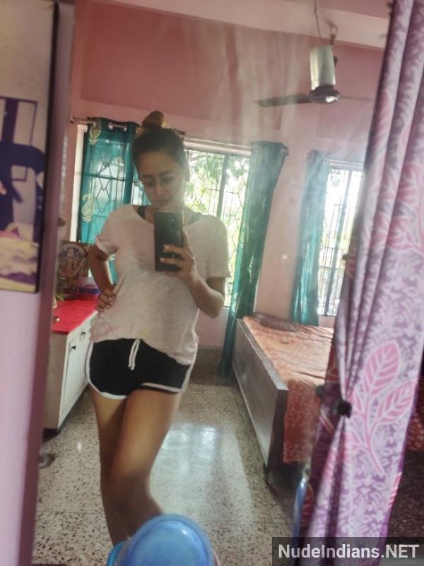 https://pub-5fcdf72a54cd4edbb03ec3edaa415a42.r2.dev/nakedleaks/curvy_girl_in_new_delhi_flaunts_ample_bosom_in_sizzling_attire/3.jpg