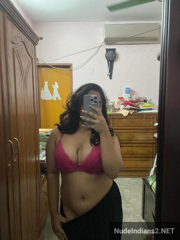 https://pub-5fcdf72a54cd4edbb03ec3edaa415a42.r2.dev/nakedleaks/debolina_roy_from_kolkata_bares_it_all_in_a_sensual_reveal/0.jpg