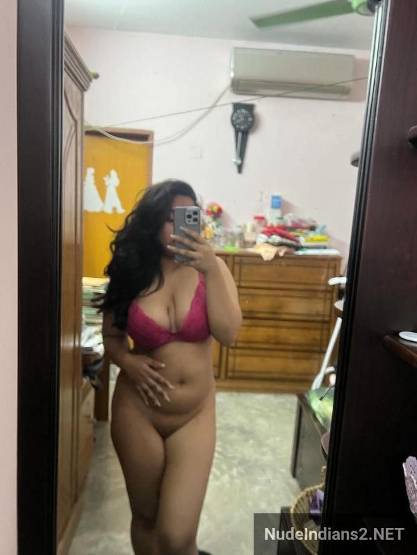 https://pub-5fcdf72a54cd4edbb03ec3edaa415a42.r2.dev/nakedleaks/debolina_roy_from_kolkata_bares_it_all_in_a_sensual_reveal/2.jpg