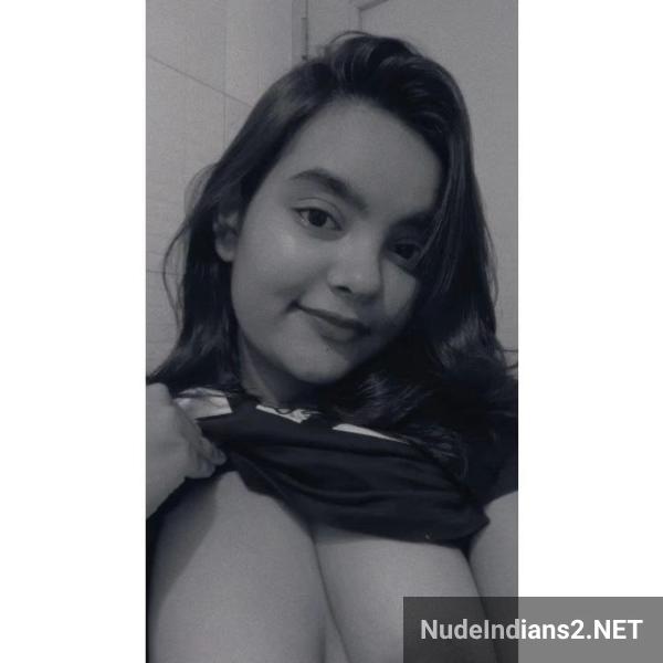 https://pub-5fcdf72a54cd4edbb03ec3edaa415a42.r2.dev/nakedleaks/delhi's_aparna_gupta_bares_all_in_stunning_photos/7.jpg