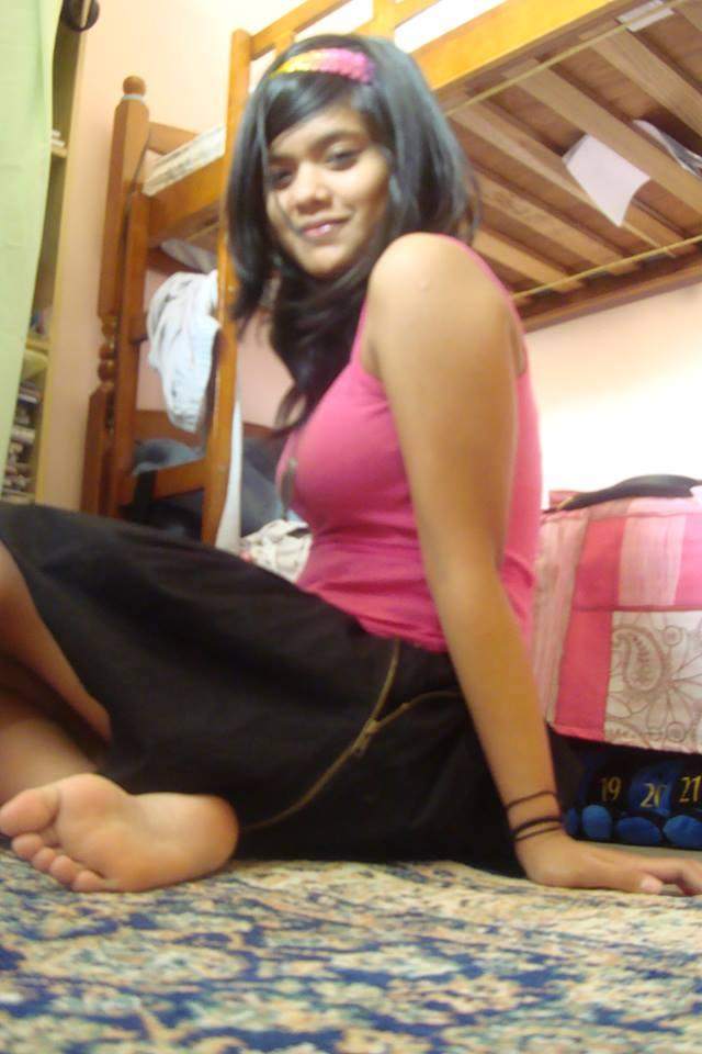 https://pub-5fcdf72a54cd4edbb03ec3edaa415a42.r2.dev/nakedleaks/delhi_adorable_desi_boobs_photos_of_college_girl/12.jpg