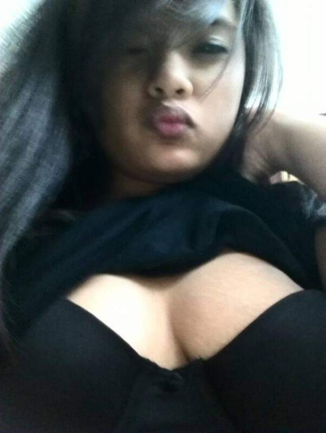 https://pub-5fcdf72a54cd4edbb03ec3edaa415a42.r2.dev/nakedleaks/delhi_adorable_desi_boobs_photos_of_college_girl/14.jpg
