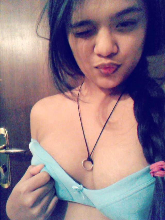 https://pub-5fcdf72a54cd4edbb03ec3edaa415a42.r2.dev/nakedleaks/delhi_adorable_desi_boobs_photos_of_college_girl/15.jpg