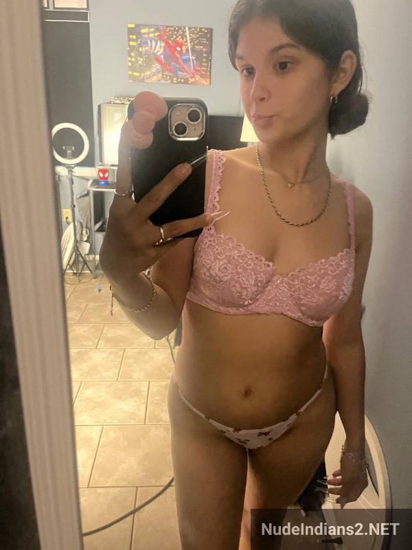 https://pub-5fcdf72a54cd4edbb03ec3edaa415a42.r2.dev/nakedleaks/delhi_girl_disha_sharma's_provocative_selfies_to_entice_men/19.jpg