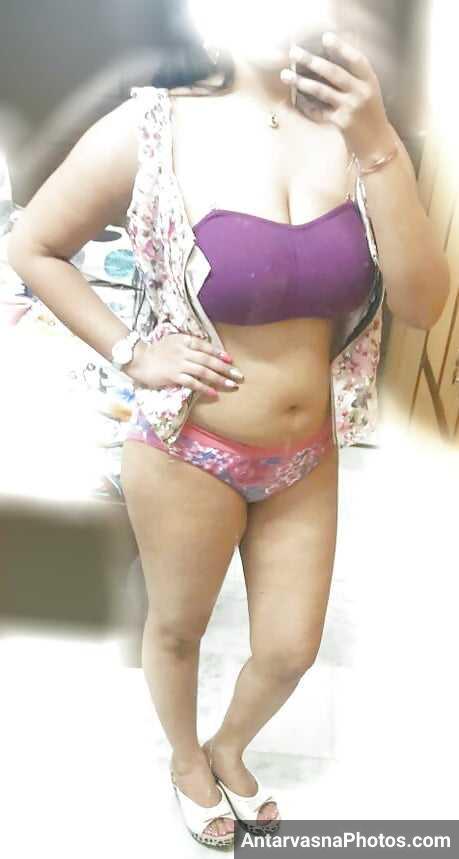 https://pub-5fcdf72a54cd4edbb03ec3edaa415a42.r2.dev/nakedleaks/delhi_punjabi_female's_revealing_selfies_with_40_explicit_images/2.jpg