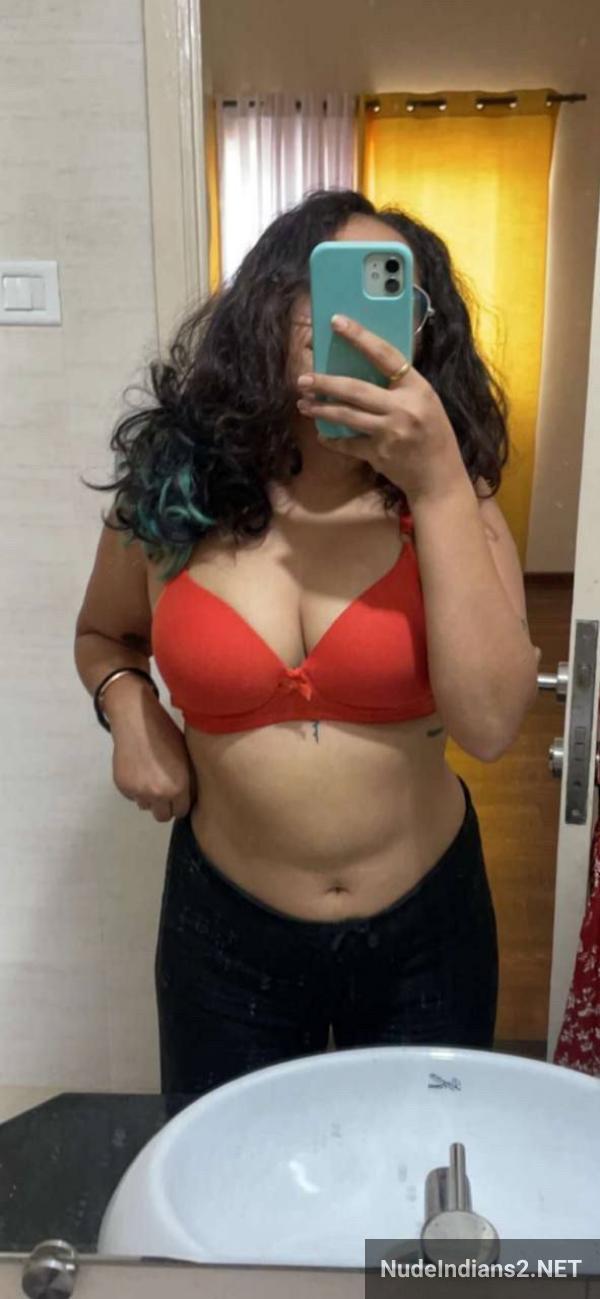 https://pub-5fcdf72a54cd4edbb03ec3edaa415a42.r2.dev/nakedleaks/delhi_social_media_sensation's_provocative_selfies/1.jpg