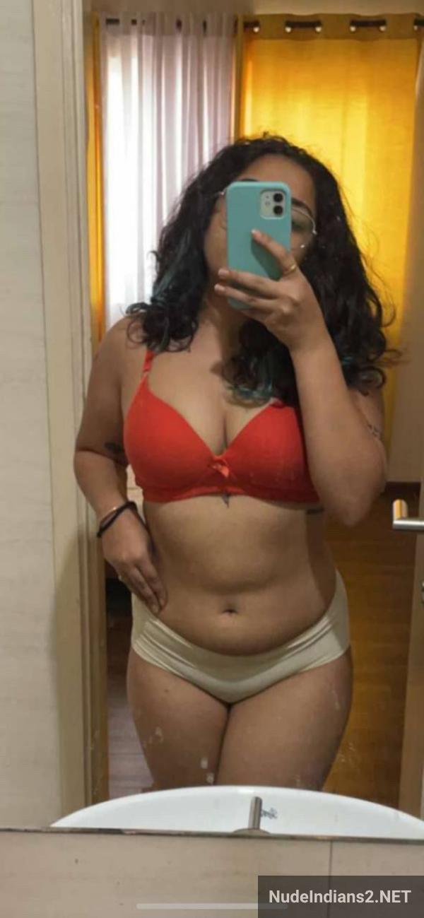 https://pub-5fcdf72a54cd4edbb03ec3edaa415a42.r2.dev/nakedleaks/delhi_social_media_sensation's_provocative_selfies/2.jpg